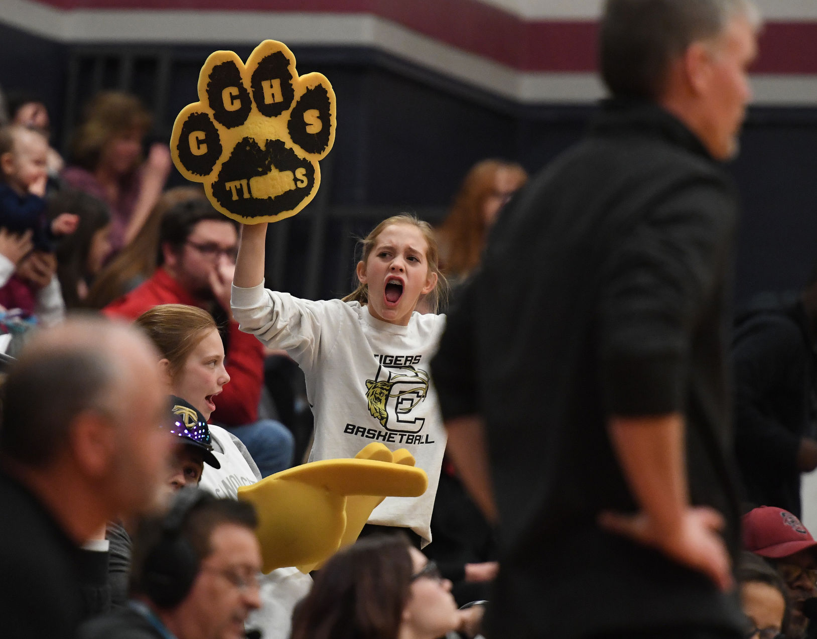 030420-s-girlsbb 1878.jpg